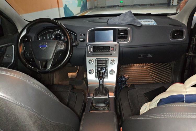 Used Volvo S60 2016 S60L T3 Smart Drive Edition Center Console