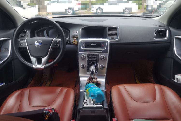 Used Volvo S60 2016 S60L T4 Zhiyuan Edition Center Console