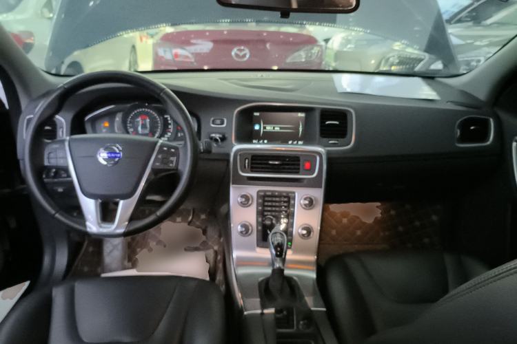 Used Volvo S60 2016 S60L T4 Zhiyuan Edition Center Console