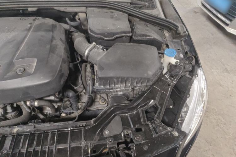 Used Volvo S60 2016 S60L T4 Zhiyuan Edition Engine Bay Left