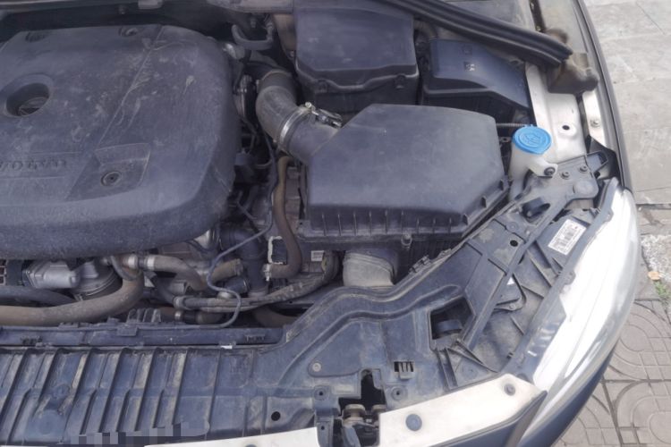 Used Volvo S60 2016 S60L T4 Zhiyuan Edition Engine Bay Left