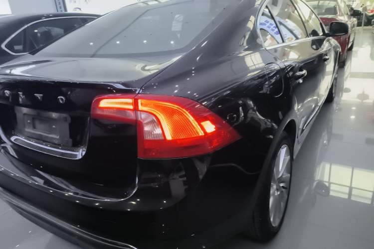 Used Volvo S60 2016 S60L T4 Zhiyuan Edition Exterior 2