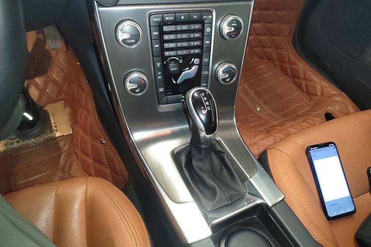 Used Volvo S60 2016 S60L T5 Intelligent Drive Edition Gear Lever