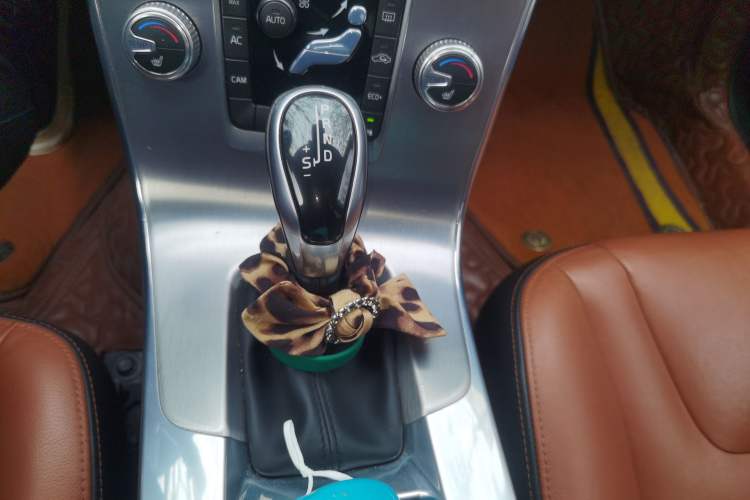 Used Volvo S60 2016 S60L T4 Zhiyuan Edition Gear Lever