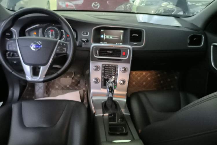 Used Volvo S60 2016 S60L T4 Zhiyuan Edition Gear Lever