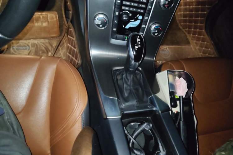 Used Volvo S60 2016 S60L T5 Intelligent Drive Edition Gear Lever