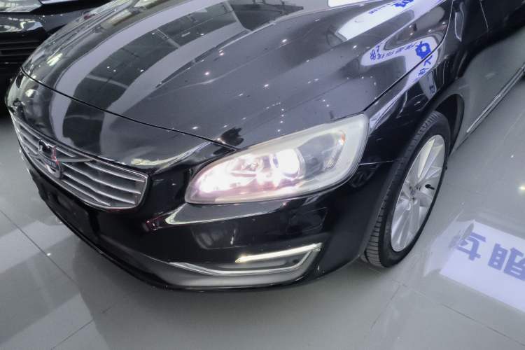 Used Volvo S60 2016 S60L T4 Zhiyuan Edition Left Front Headlight