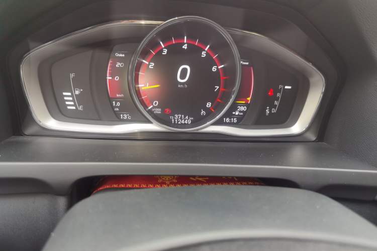 Used Volvo S60 2016 S60L T4 Zhiyuan Edition Odometer Close Up