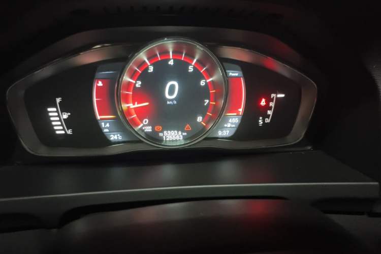 Used Volvo S60 2016 S60L T4 Zhiyuan Edition Odometer Close Up