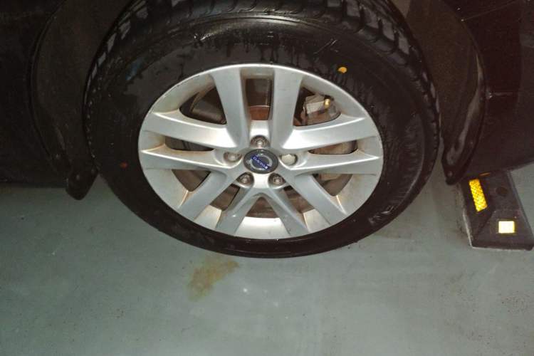 Used Volvo S60 2016 S60L T3 Smart Drive Edition Right Front Wheel Hub