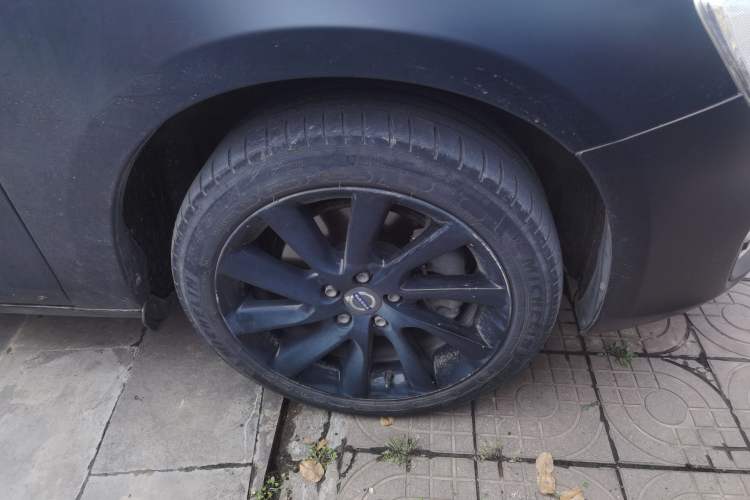 Used Volvo S60 2016 S60L T4 Zhiyuan Edition Right Front Wheel Hub