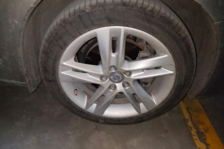 Used Volvo S60 2016 S60L T5 Intelligent Drive Edition Right Front Wheel Hub