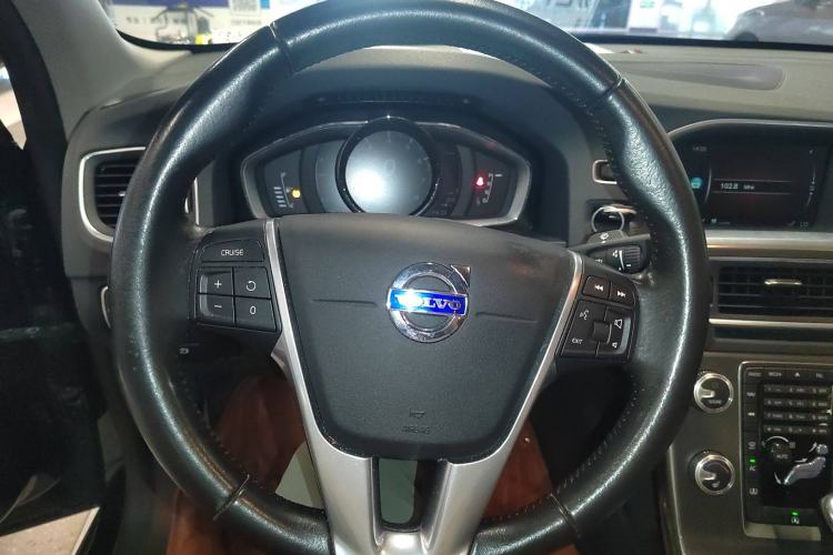 Used Volvo S60 2016 S60L T5 Intelligent Drive Edition Steering Wheel