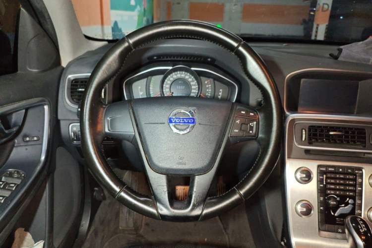 Used Volvo S60 2016 S60L T3 Smart Drive Edition Steering Wheel