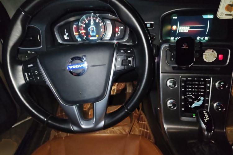 Used Volvo S60 2016 S60L T5 Intelligent Drive Edition Steering Wheel