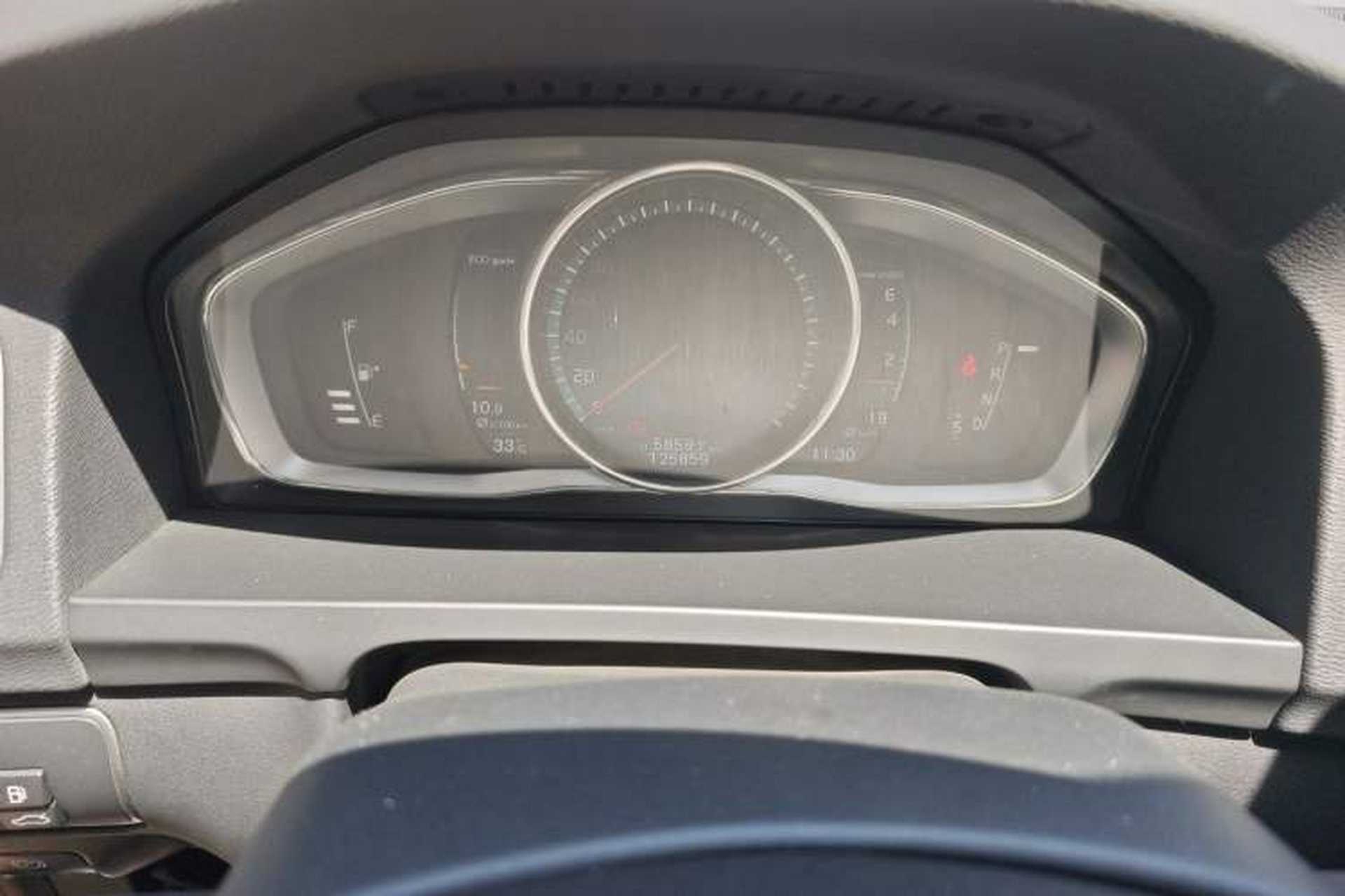 Used Volvo S60 2016 S60L T4 Zhiyuan Edition Odometer Close Up