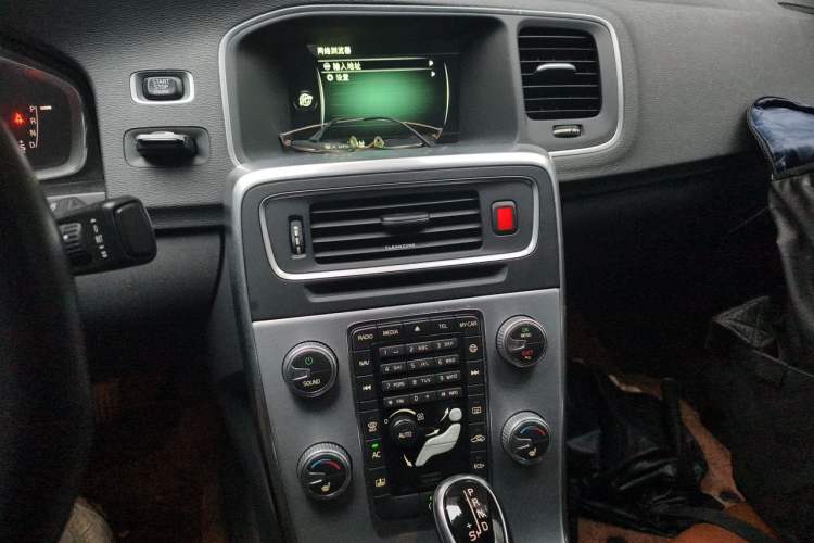 Used Volvo S60 2016 S60L T5 Intelligent Drive Edition Audio And AC Panel