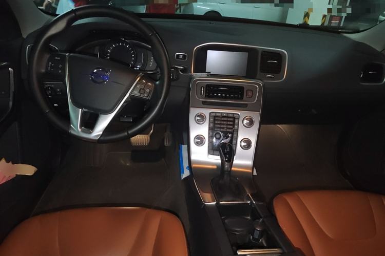 Used Volvo S60 2016 S60L T4 Zhiyuan Edition Center Console