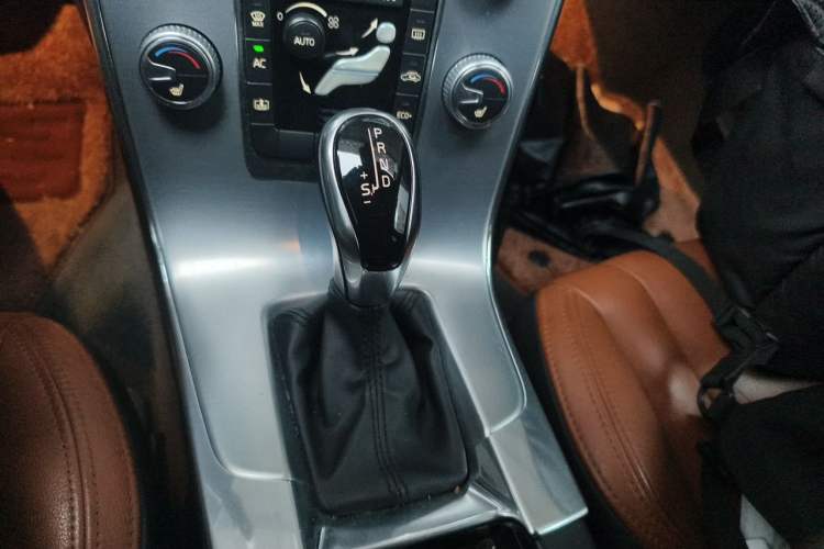 Used Volvo S60 2016 S60L T5 Intelligent Drive Edition Gear Lever