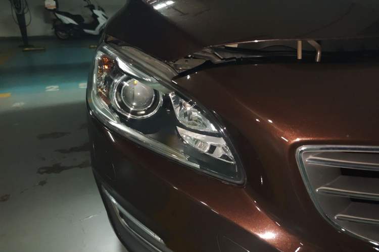 Used Volvo S60 2016 S60L T4 Zhiyuan Edition Right Front Headlight