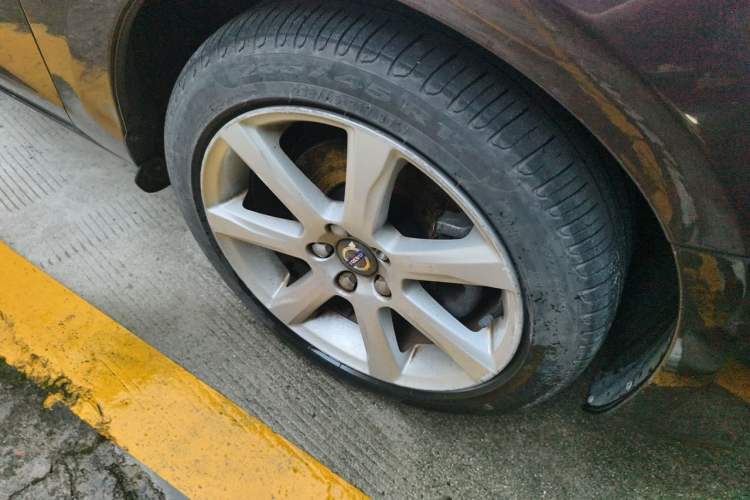 Used Volvo S60 2016 S60L T5 Intelligent Drive Edition Right Front Wheel Hub