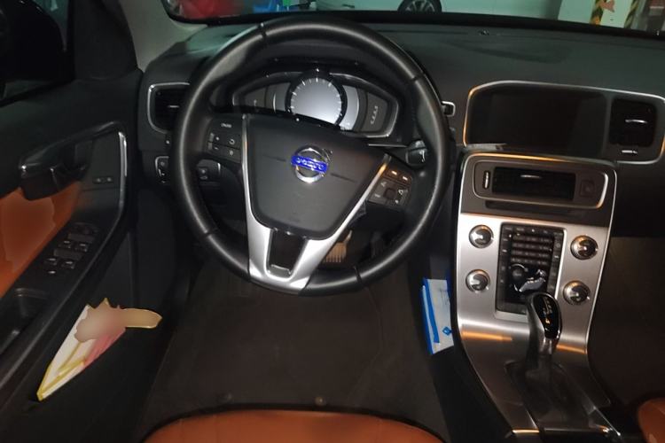 Used Volvo S60 2016 S60L T4 Zhiyuan Edition Steering Wheel