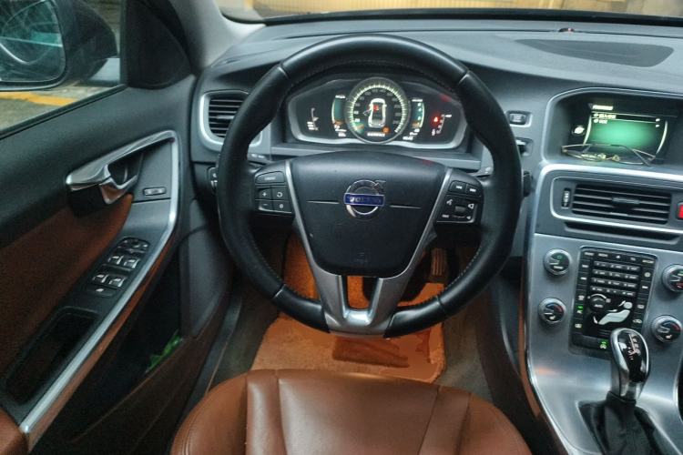 Used Volvo S60 2016 S60L T5 Intelligent Drive Edition Steering Wheel