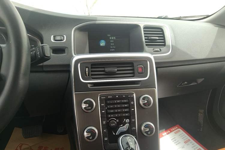 Used Volvo S60 2016 S60L T5 Intelligent Drive Edition Audio And AC Panel