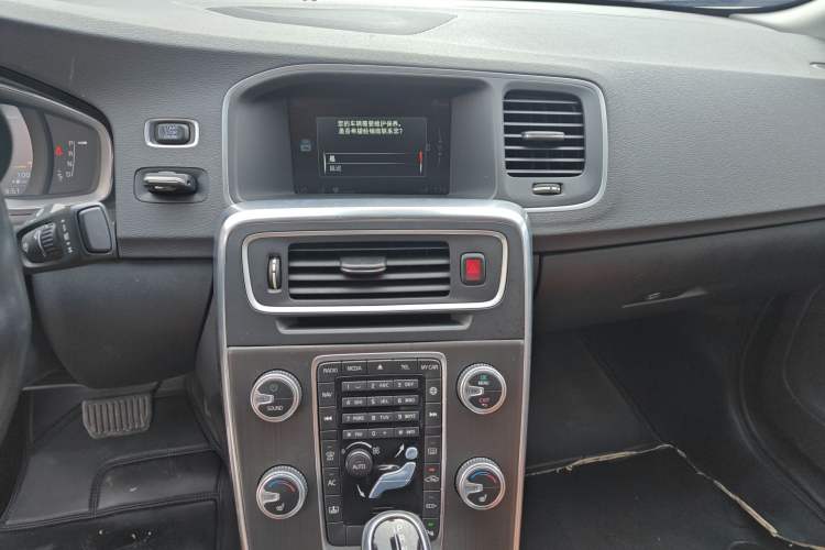 Used Volvo S60 2016 S60L T5 Intelligent Drive Edition Audio And AC Panel