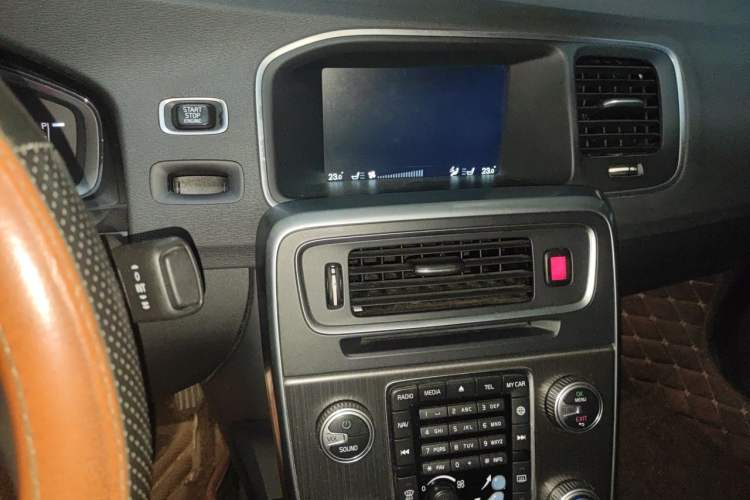 Used Volvo S60 2016 S60L T5 Intelligent Drive Edition Audio And AC Panel