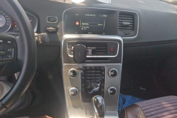 Used Volvo S60 2016 S60L T3 Smart Drive Edition Audio And AC Panel