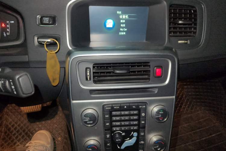 Used Volvo S60 2016 S60L T4 Zhiyuan Edition Audio And AC Panel