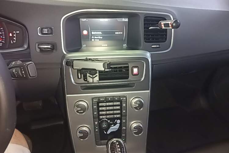 Used Volvo S60 2016 S60L T3 Smart Drive Edition Audio And AC Panel