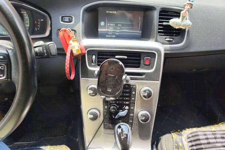 Used Volvo S60 2016 S60L T3 Smart Drive Edition Audio And AC Panel
