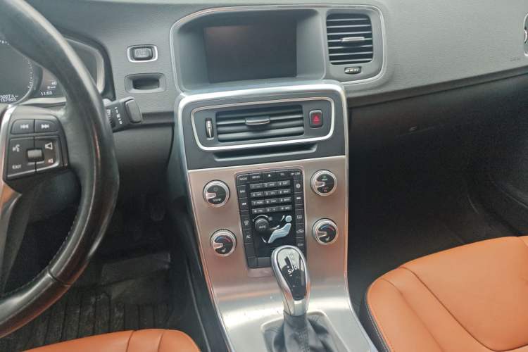 Used Volvo S60 2016 S60L T4 Zhiyuan Edition Audio And AC Panel