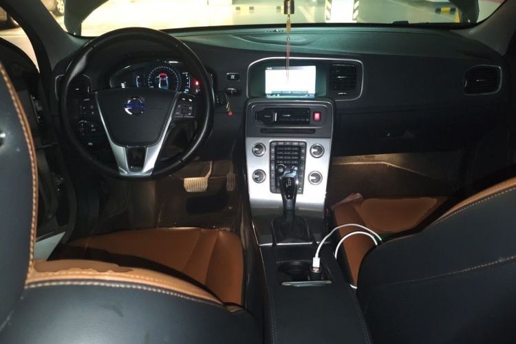 Used Volvo S60 2016 S60L T4 Zhiyuan Edition Center Console