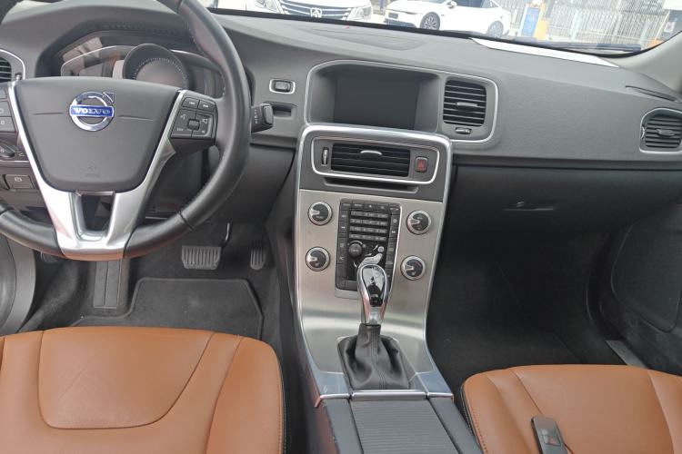 Used Volvo S60 2016 S60L T4 Zhiyuan Edition Center Console