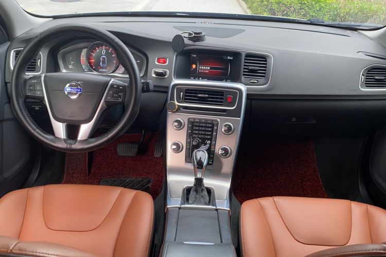 Used Volvo S60 2016 S60L T4 Zhiyuan Edition Center Console