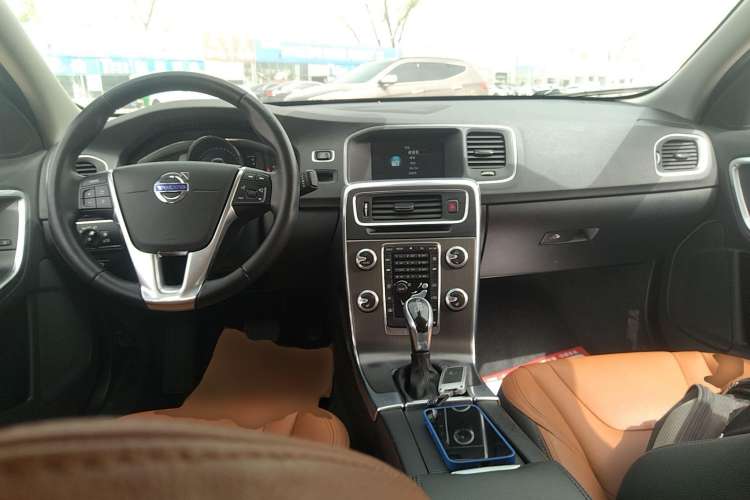 Used Volvo S60 2016 S60L T5 Intelligent Drive Edition Center Console