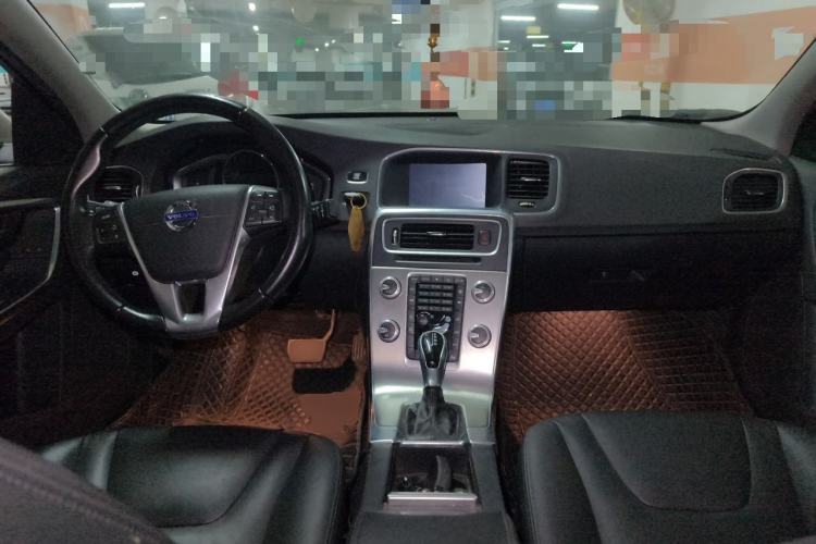 Used Volvo S60 2016 S60L T4 Zhiyuan Edition Center Console