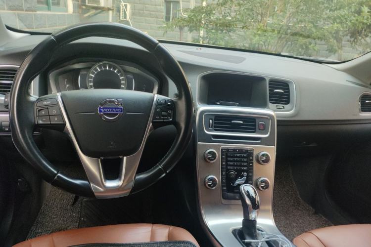 Used Volvo S60 2016 S60L T4 Zhiyuan Edition Center Console