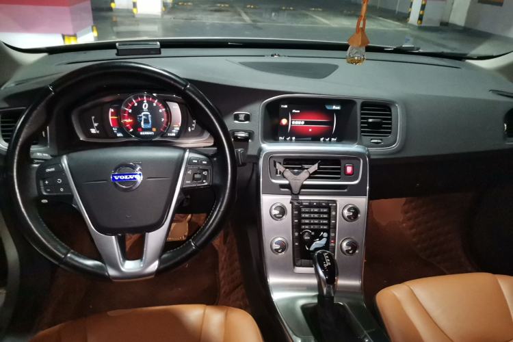 Used Volvo S60 2016 S60L T4 Zhiyuan Edition Center Console