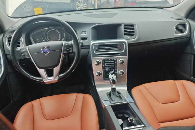Used Volvo S60 2016 S60L T4 Zhiyuan Edition Center Console