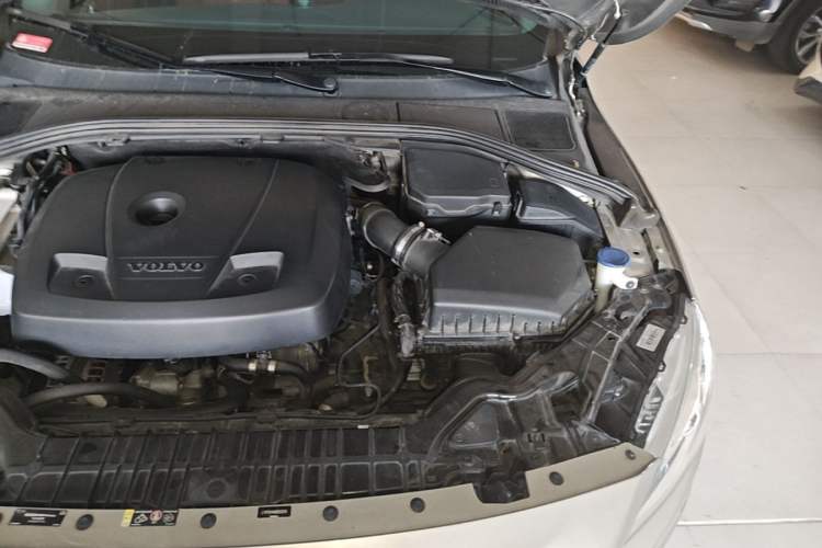 Used Volvo S60 2016 S60L T4 Zhiyuan Edition Engine Bay Left