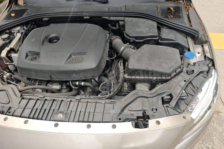 Used Volvo S60 2016 S60L T4 Zhiyuan Edition Engine Bay Left