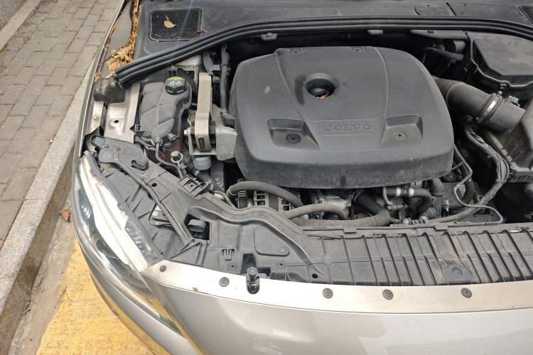 Used Volvo S60 2016 S60L T4 Zhiyuan Edition Engine Bay Right