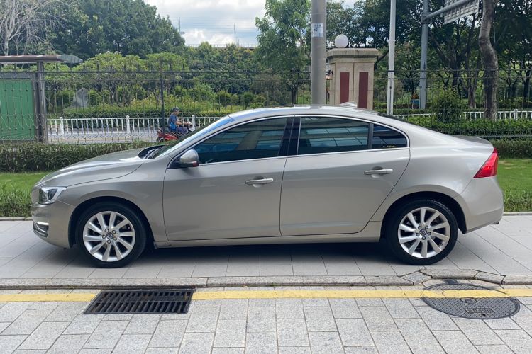 Used Volvo S60 2016 S60L T4 Zhiyuan Edition Exterior 2
