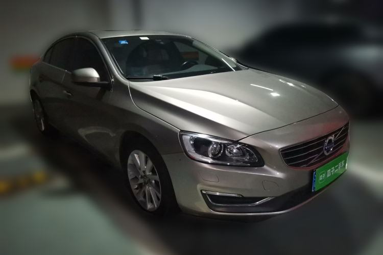 Used Volvo S60 2016 S60L T4 Zhiyuan Edition Front Right 45 Deg
