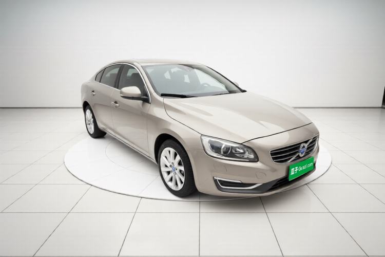 Used Volvo S60 2016 S60L T4 Zhiyuan Edition Front Right 45 Deg
