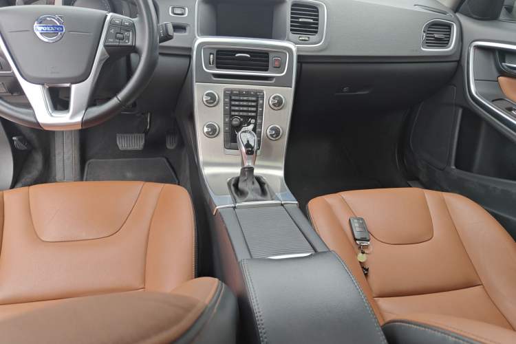 Used Volvo S60 2016 S60L T4 Zhiyuan Edition Gear Lever